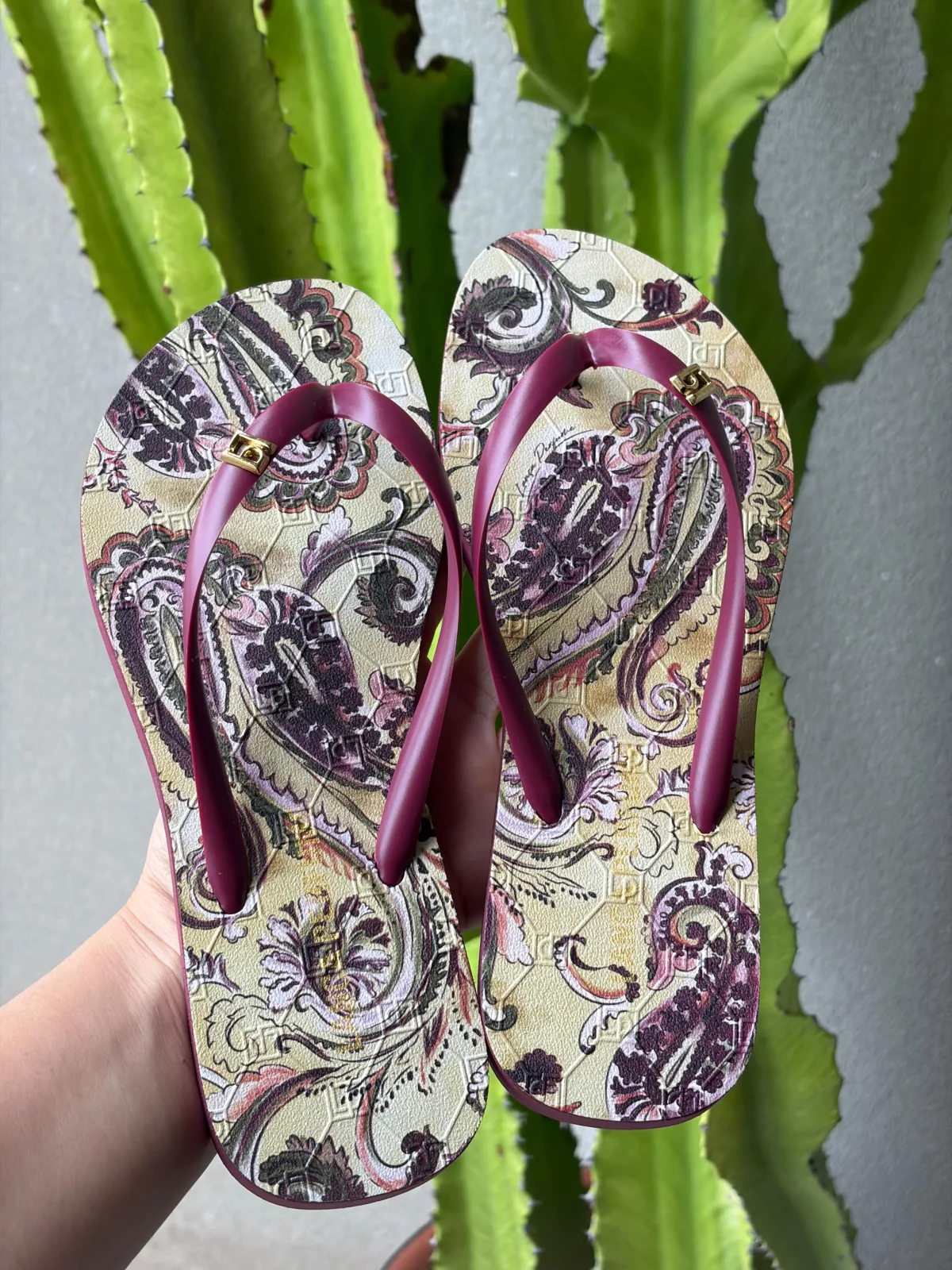 chinelo com enfeite lp