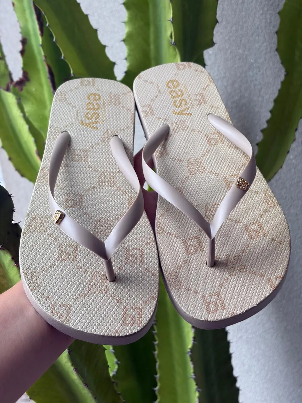 chinelo com palmilha monograma