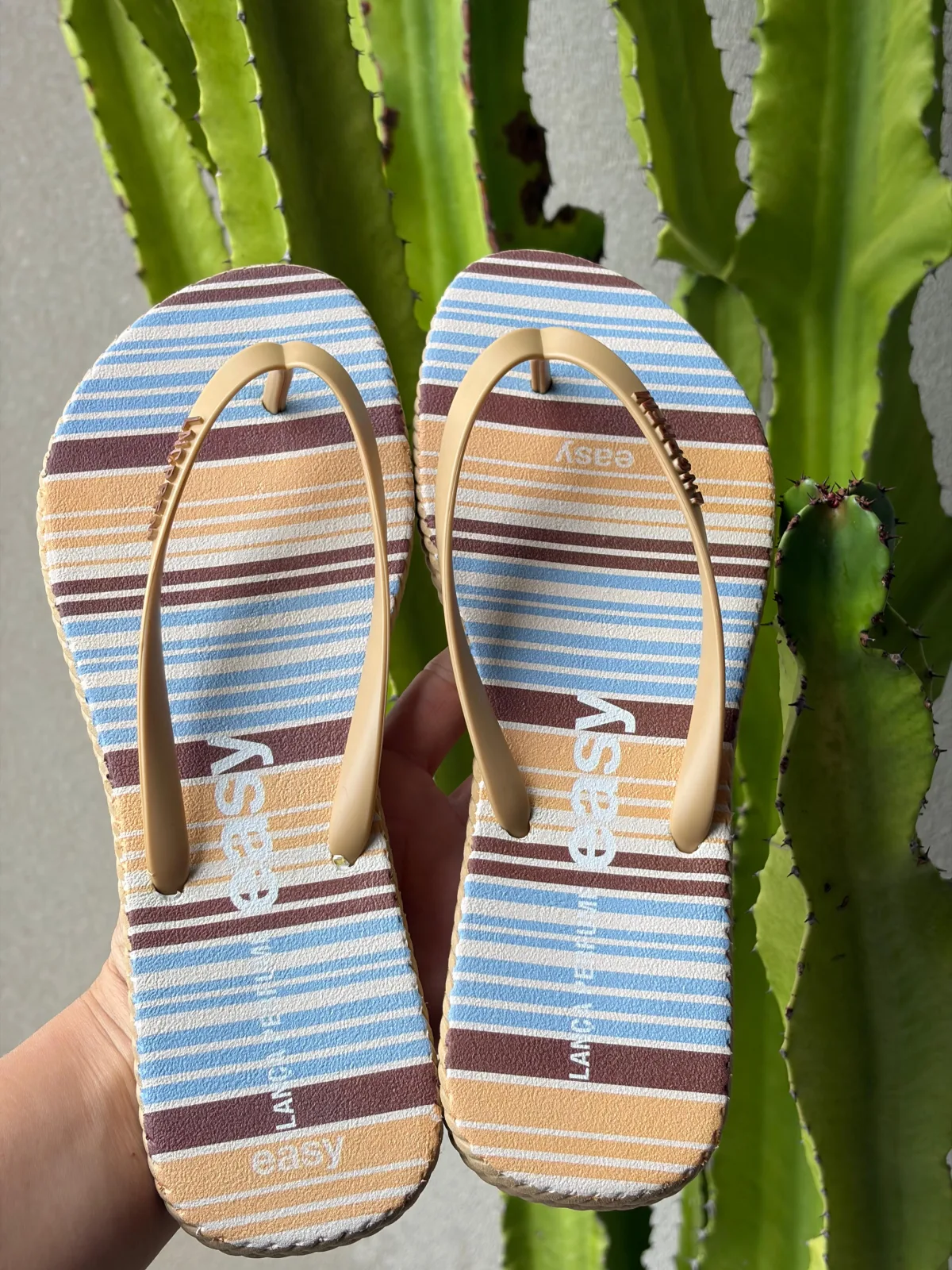 chinelo com tramado sola e estampa