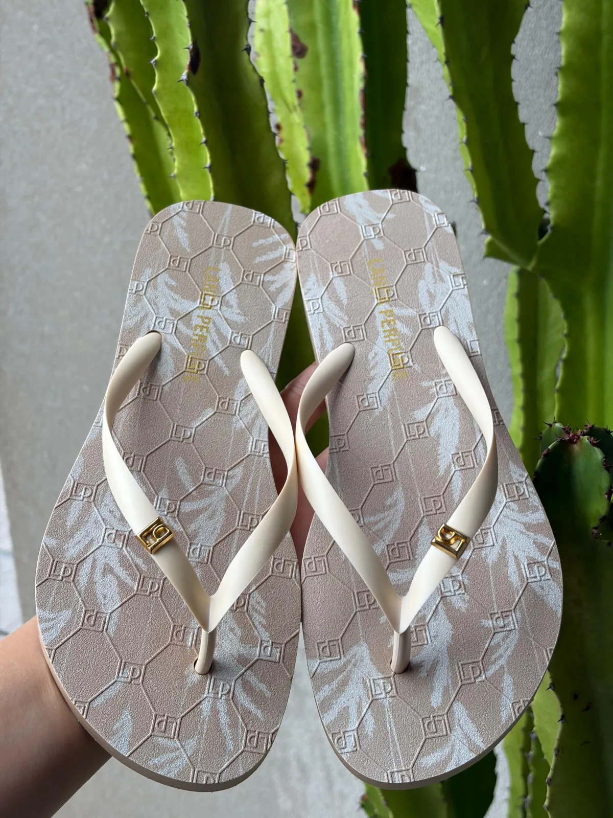chinelo estampado com efeito