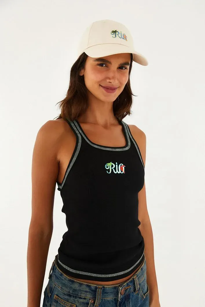 Regata contraste bordado preto
