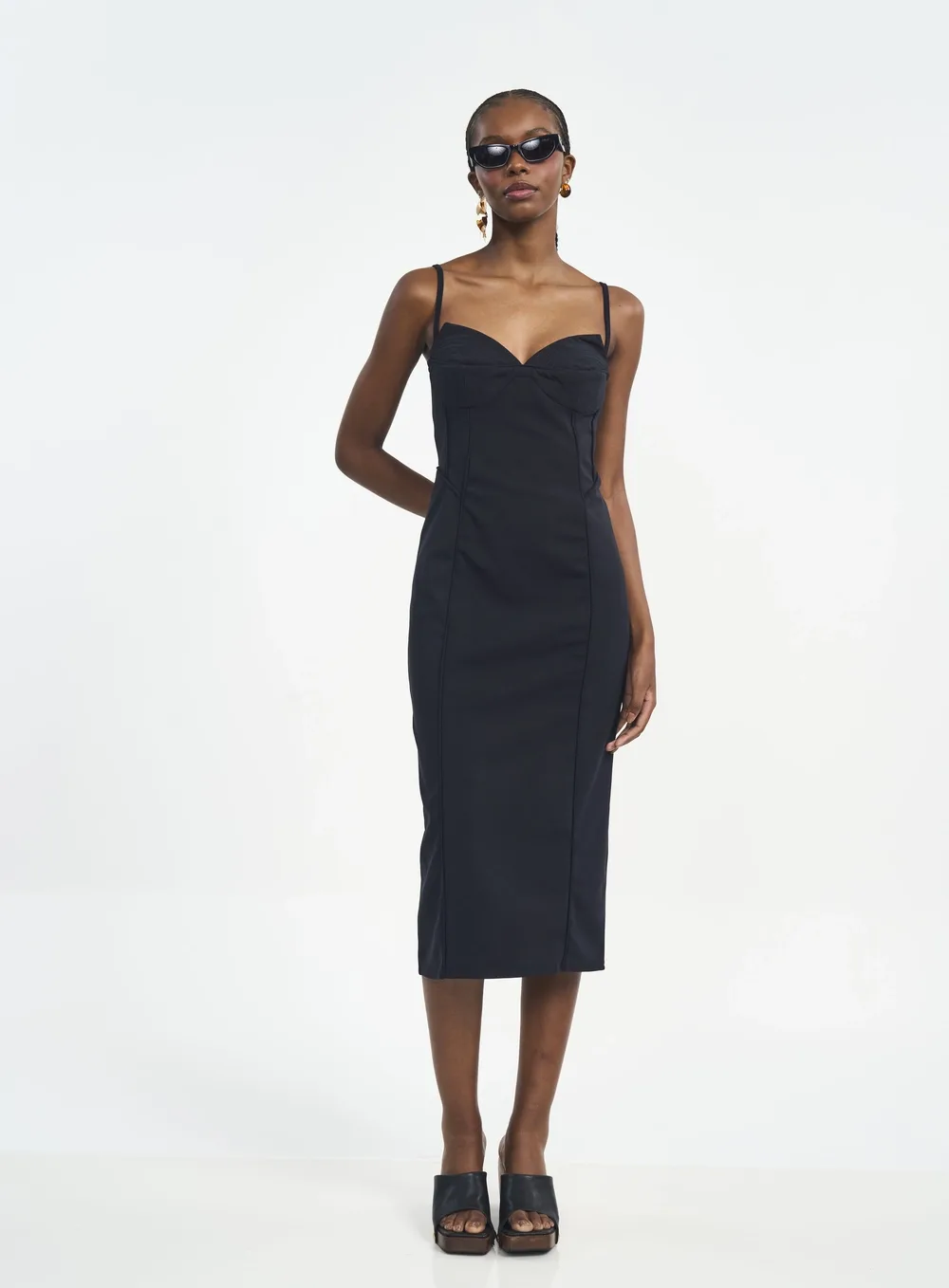 Vestido Midi Justo Com Alças E Recortes
